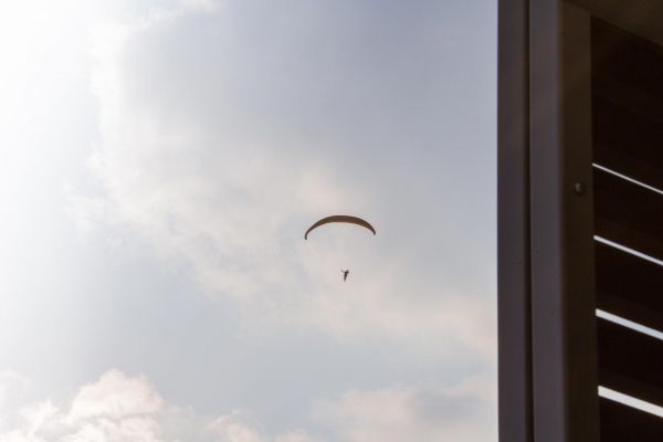 Außenansicht Ingrappa Sporthouse - Gleitschirmfliegen